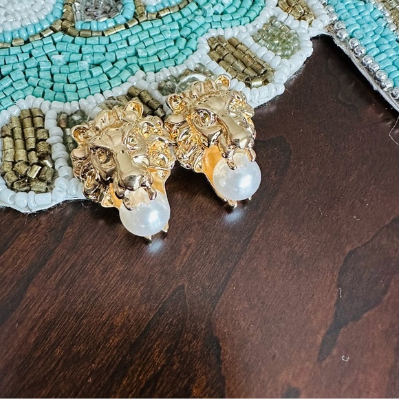 18k Gold Plated Lion Head Vintage Style Pearl Stud Earrings Large - Picture 7 of 12